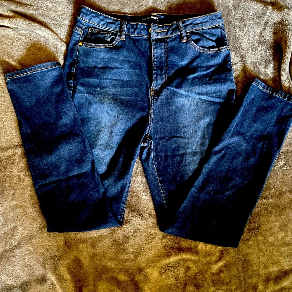 Fashion Nova Skinny Jeans Size: 11